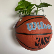 Charger l'image dans la galerie, ballon-de-basket-recycle-en-pot-de-fleurs-deco-basketball-memphis-grizzlies
