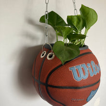 Charger l'image dans la galerie, ballon-de-basket-recycle-en-pot-de-fleurs-deco-basketball-memphis-grizzlies

