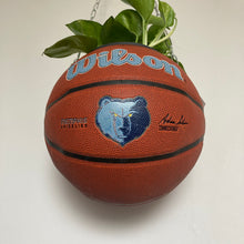 Charger l'image dans la galerie, ballon-de-basket-recycle-en-pot-de-fleurs-deco-basketball-memphis-grizzlies
