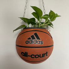 Charger l'image dans la galerie, ballon-de-basket-recycle-en-pot-de-fleurs-decoration-basketball-adidas
