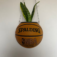 Charger l&#39;image dans la galerie, ballon-de-basket-spalding-nba-deco-basketball-decoration-pot-de-fleurs-3
