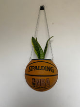 Charger l&#39;image dans la galerie, ballon-de-basket-spalding-nba-deco-basketball-decoration-pot-de-fleurs-3
