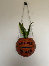 Charger l&#39;image dans la galerie, ballon-de-basket-spalding-nba-deco-basketball-decoration-pot-de-fleurs-5
