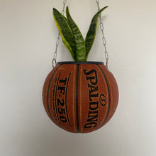 Charger l&#39;image dans la galerie, ballon-de-basket-spalding-nba-deco-basketball-decoration-pot-de-fleurs-6
