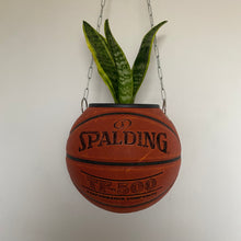 Charger l&#39;image dans la galerie, ballon-de-basket-spalding-nba-deco-basketball-decoration-pot-de-fleurs-7
