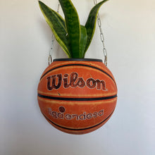 Charger l'image dans la galerie, ballon-de-basket-wilson-plante-decoration-originale

