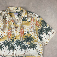 Charger l&#39;image dans la galerie, chemise-aloha-made-in-hawaii-kys-motifs-fleurs-et-planches-de-surf
