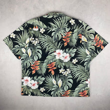 Charger l&#39;image dans la galerie, chemise-aloha-made-in-hawaii-rjc-motifs-fleurs-et-hibiscus
