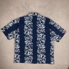 Charger l'image dans la galerie, chemise-aloha-vintage-bleue-marine-en-coton-made-in-usa-homme
