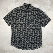 Charger l&#39;image dans la galerie,     chemise-hawaienne-a-fleur-homme-noire-et-blanche
