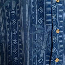 Charger l&#39;image dans la galerie,      chemise-hawaienne-a-fleurs-bleue-homme-vintage
