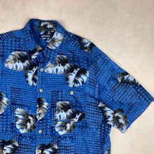 Charger l'image dans la galerie, chemise-hawaienne-a-fleurs-homme-bleue
