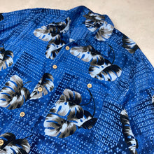 Charger l'image dans la galerie, chemise-hawaienne-a-fleurs-homme-bleue
