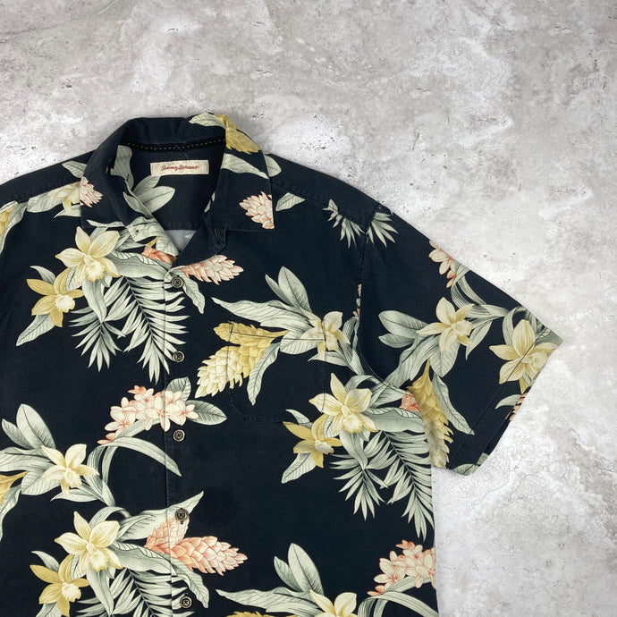  Analyzing image     chemise-hawaienne-a-fleurs-homme-en-soie-tommy-bahama