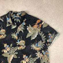 Charger l'image dans la galerie, chemise-hawaienne-a-fleurs-homme-noire
