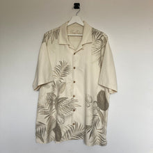 Charger l&#39;image dans la galerie,     chemise-hawaienne-a-fleurs-homme-tommy-bahama

