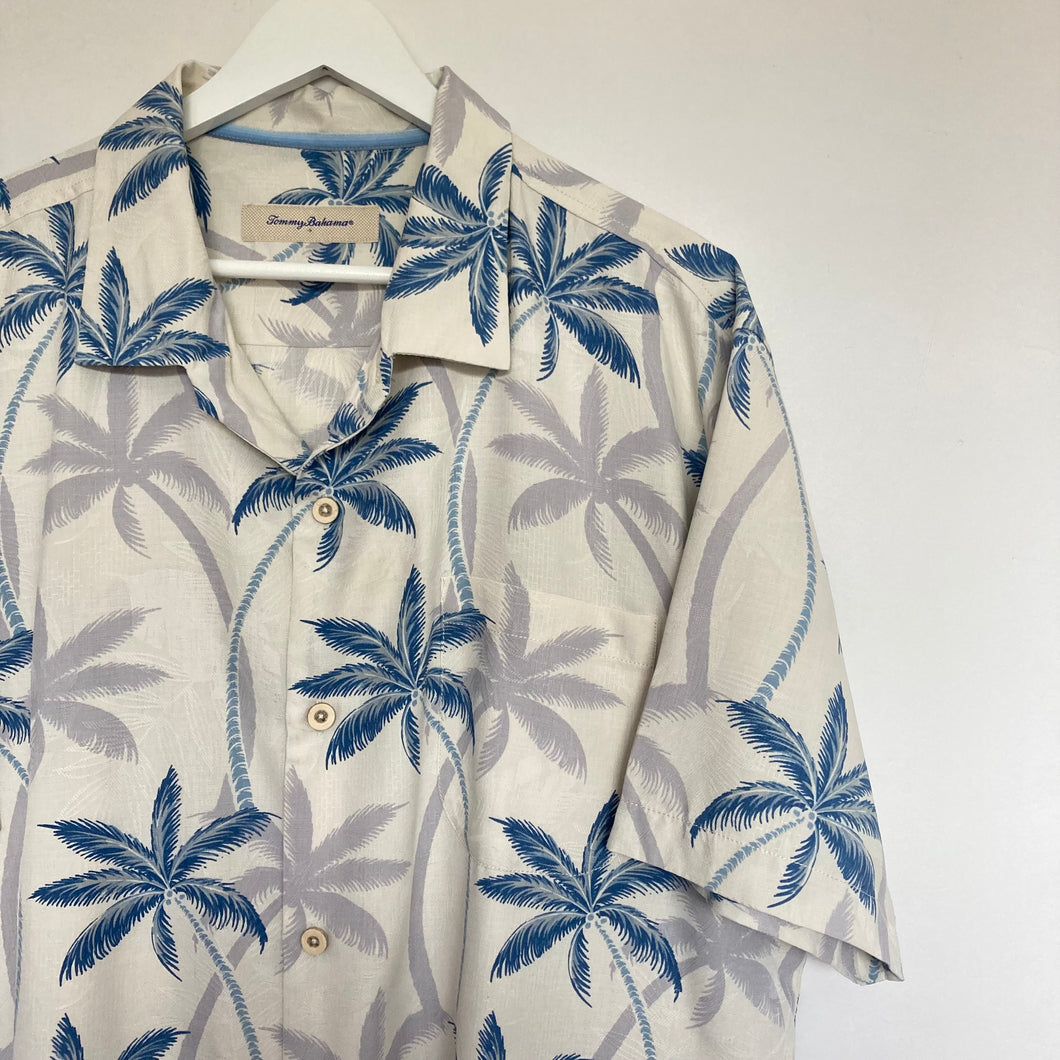 chemise-hawaienne-a-fleurs-homme-tommy-bahama-soie-blanche