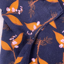 Charger l&#39;image dans la galerie, chemise-hawaienne-a-fleurs-marine-et-orange
