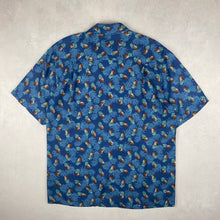 Charger l&#39;image dans la galerie, chemise-hawaienne-a-fleurs-motifs-ananas-homme-bleue
