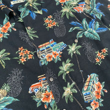 Charger l&#39;image dans la galerie, chemise-hawaienne-a-fleurs-motifs-voitures-homme-noire
