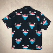 Charger l'image dans la galerie, chemise-hawaienne-a-fleurs-noire
