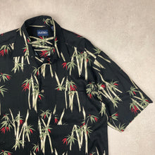 Charger l'image dans la galerie, chemise-hawaienne-a-fleurs-noire-vintage-homme
