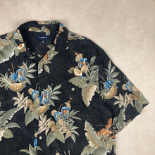 Charger l'image dans la galerie, chemise-hawaienne-a-fleurs-vintage-homme-noire

