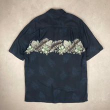 Charger l'image dans la galerie, chemise-hawaienne-a-fleurs-vintage-noire

