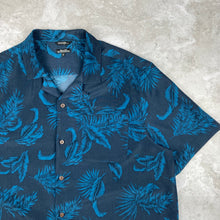 Charger l&#39;image dans la galerie, chemise-hawaienne-homme-a-fleurs-bleue
