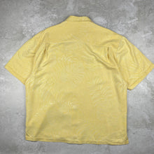 Charger l&#39;image dans la galerie, chemise-hawaienne-homme-jaune-en-soie
