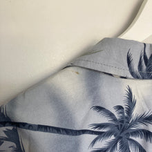 Charger l&#39;image dans la galerie,      chemise-hawaienne-homme-vintage-a-fleurs-bleue-grise
