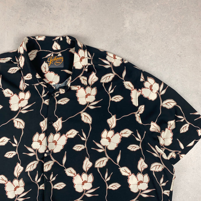 chemise-hawaienne-noire-a-fleurs-grande-taille-homme