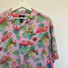 Charger l&#39;image dans la galerie, chemise-hawaienne-rose-a-fleurs-pour-homme
