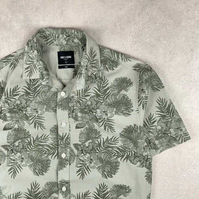 chemise-hawaienne-verte-kaki-a-fleurs