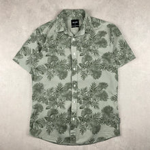Charger l&#39;image dans la galerie, chemise-hawaienne-verte-kaki-a-fleurs
