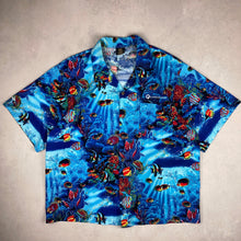 Charger l'image dans la galerie, chemise-hawaienne-vintage-a-fleurs-et-poissons-homme
