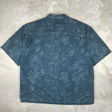 Charger l&#39;image dans la galerie, chemise-hawaienne-vintage-a-fleurs-homme-en-soie
