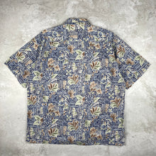 Charger l&#39;image dans la galerie,   chemise-hawaienne-vintage-a-fleurs-homme-pierre-cardin
