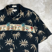 Charger l&#39;image dans la galerie,   chemise-hawaienne-vintage-a-fleurs-homme-pierre-cardin
