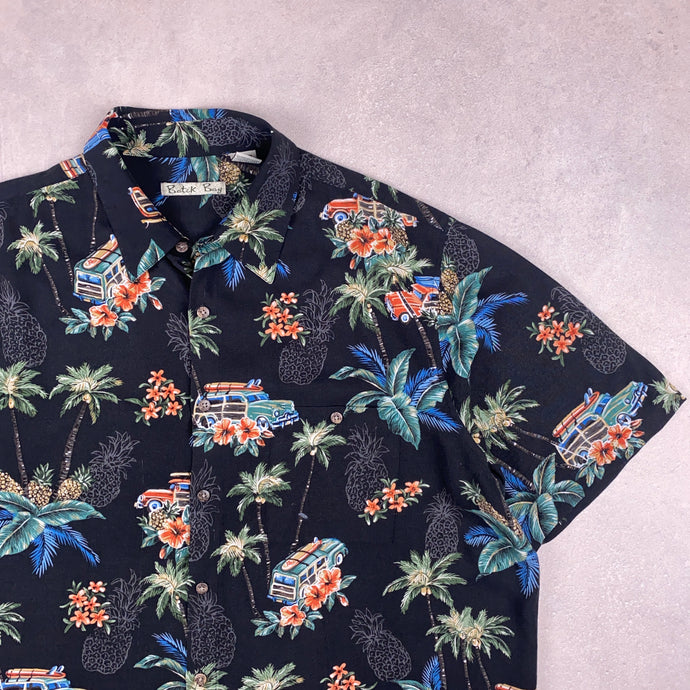 chemise-hawaienne-vintage-a-fleurs-noire-en-rayon