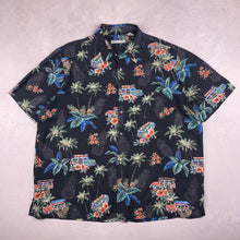 Charger l&#39;image dans la galerie, chemise-hawaienne-vintage-a-fleurs-noire-en-rayon
