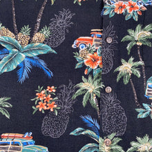 Charger l&#39;image dans la galerie, chemise-hawaienne-vintage-a-fleurs-noire-en-rayon
