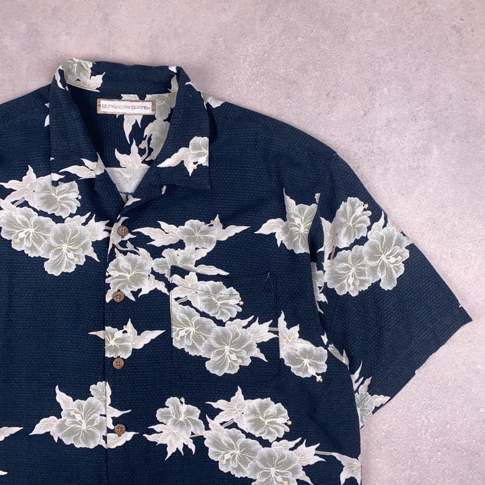 chemise-hawaienne-vintage-a-fleurs-noire-et-blanche