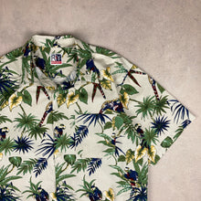Charger l'image dans la galerie, chemise-hawaienne-vintage-a-fleurs-perroquets-homme
