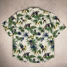Charger l'image dans la galerie, chemise-hawaienne-vintage-a-fleurs-perroquets-homme
