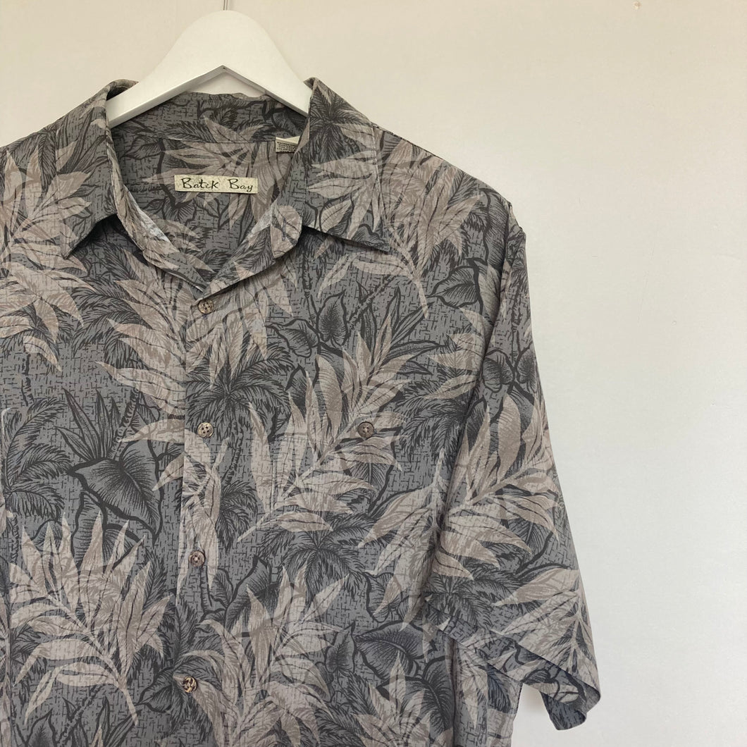     chemise-hawaienne-vintage-homme-a-fleurs-foncee