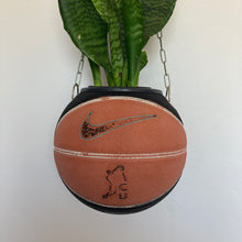 Charger l&#39;image dans la galerie, deco-chambre-basket-nba-ballon-de-basketball-planter-nike-pot-de-fleurs-plante
