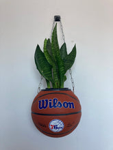 Charger l&#39;image dans la galerie, deco-chambre-basket-nba-ballon-de-basketball-planter-pot-de-fleurs-wilson-76ers
