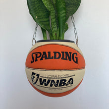 Charger l&#39;image dans la galerie, deco-chambre-basket-nba-ballon-de-basketball-planter-pot-de-fleurs-wilson-vintage
