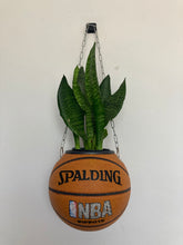 Charger l&#39;image dans la galerie, deco-chambre-basket-nba-ballon-de-basketball-planter-spalding-pot-de-fleurs-plante
